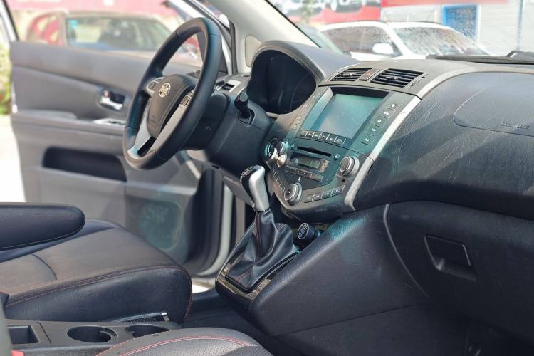 Used BYD S6 2014 2.0L Manual Luxury 5-Seater Interior 7