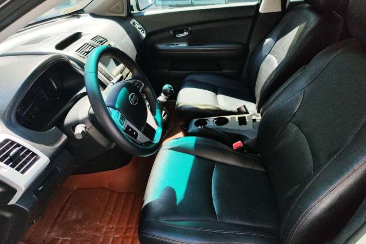 Used BYD S6 2014 1.5TI Manual Luxury 5-Seater Interior 7