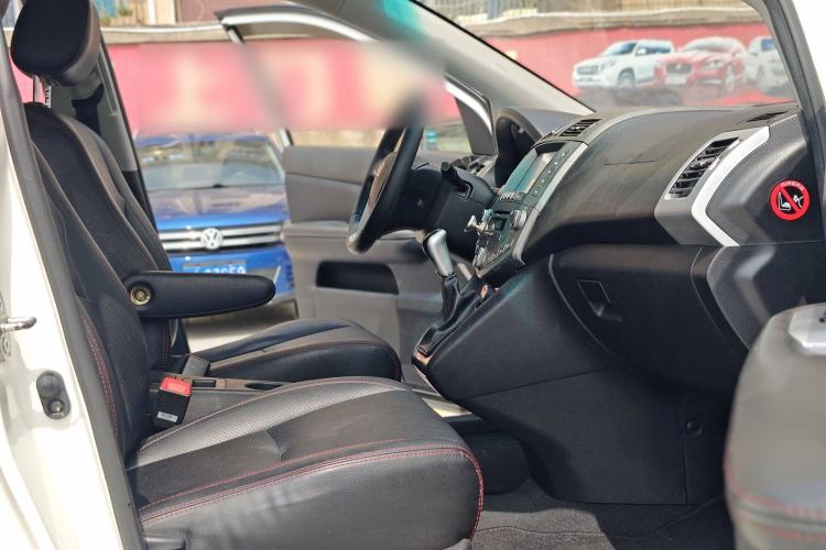 Used BYD S6 2014 2.0L Manual Luxury 5-Seater Interior 8