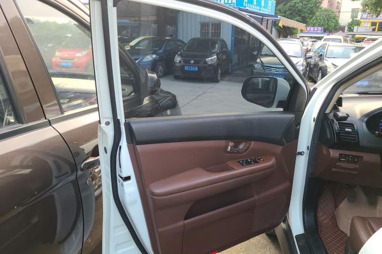 Used BYD S6 2014 2.0L Manual Luxury 5-Seater Left Front Door Interior