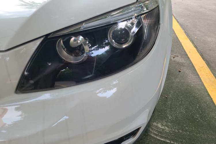 Used BYD S6 2014 2.0L Manual Luxury 5-Seater Left Front Headlight
