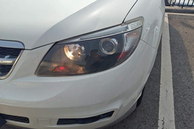 Used BYD S6 2014 2.0L Manual Luxury 5-Seater Left Front Headlight