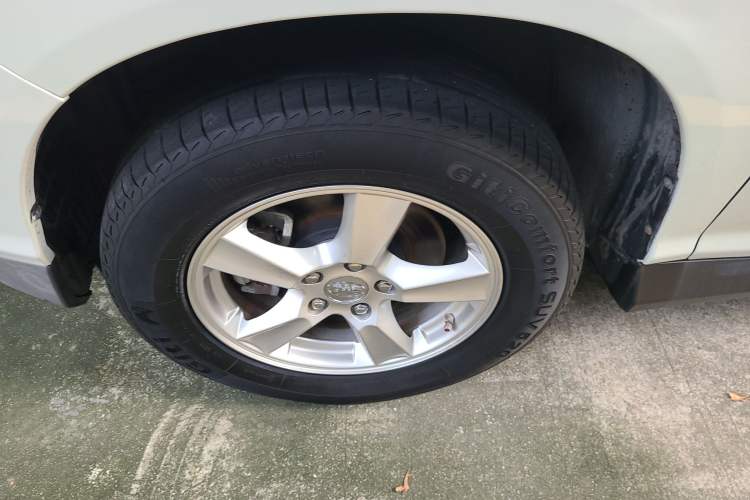 Used BYD S6 2014 2.0L Manual Luxury 5-Seater Left Front Wheel Hub