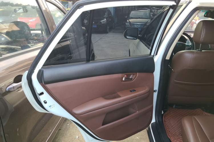 Used BYD S6 2014 2.0L Manual Luxury 5-Seater Left Rear Door Interior