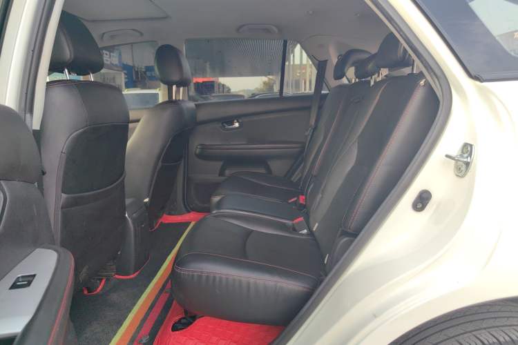 Used BYD S6 2014 2.4L Automatic Prestige 5-Seater Left Rear Seat