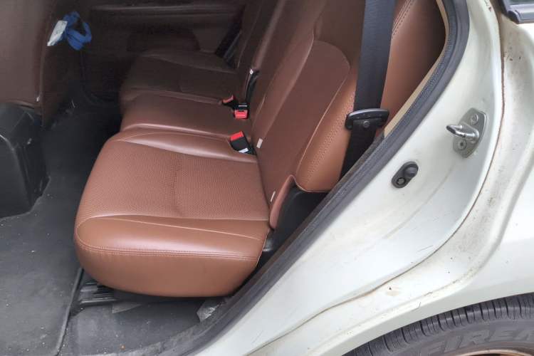 Used BYD S6 2014 2.0L Manual Luxury 5-Seater Left Rear Seat