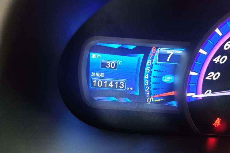 Used BYD S6 2014 2.0L Manual Luxury 5-Seater Odometer Close Up