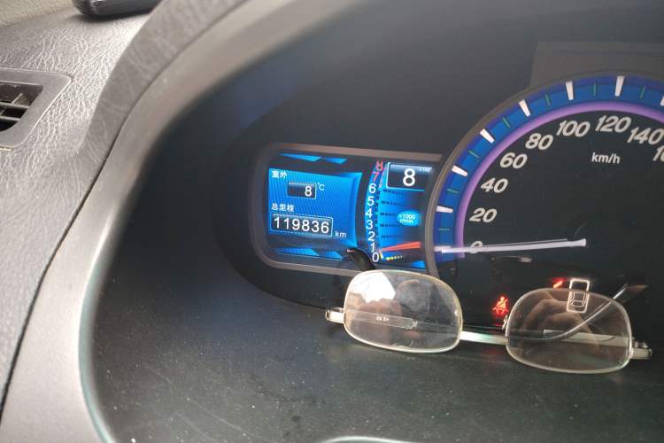 Used BYD S6 2014 2.0L Manual Luxury 5-Seater Odometer Close Up
