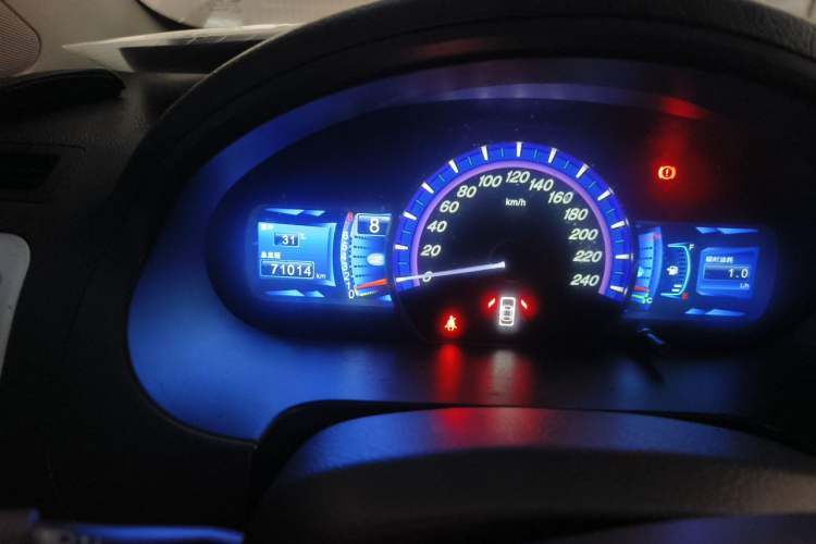 Used BYD S6 2014 2.0L Manual Luxury 5-Seater Odometer Close Up