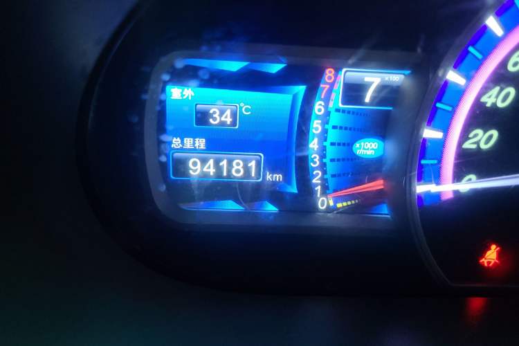 Used BYD S6 2014 2.0L Manual Luxury 5-Seater Odometer Close Up