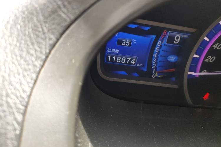 Used BYD S6 2014 2.0L Manual Luxury 5-Seater Odometer Close Up