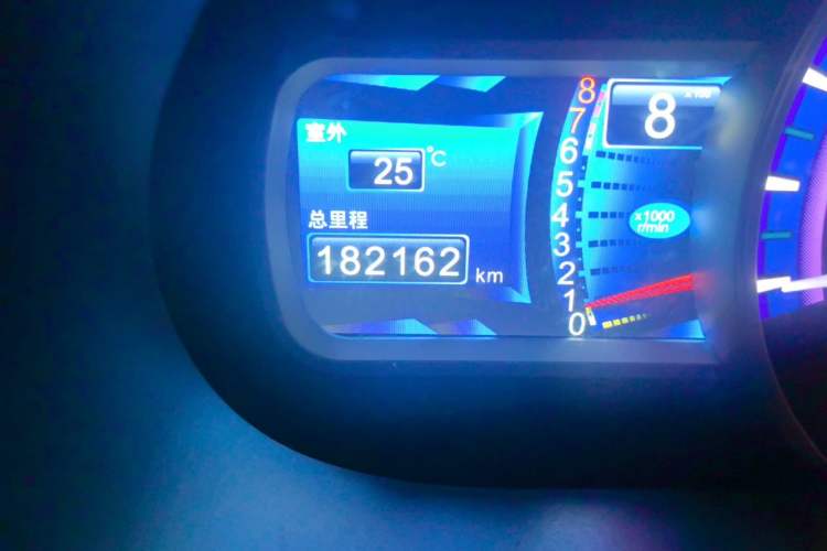 Used BYD S6 2014 2.0L Manual Luxury 5-Seater Odometer Close Up