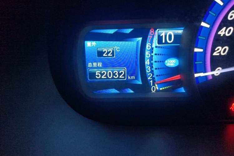 Used BYD S6 2014 2.0L Manual Luxury 5-Seater Odometer Close Up