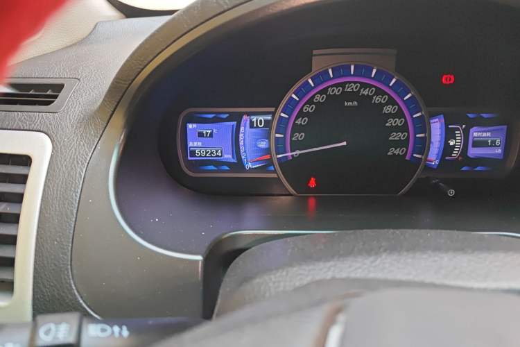 Used BYD S6 2014 2.0L Manual Luxury 5-Seater Odometer Close Up