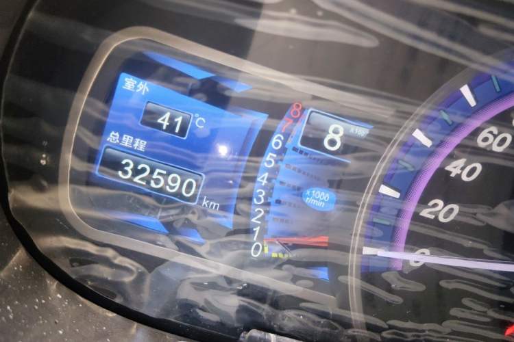 Used BYD S6 2014 2.0L Manual Luxury 5-Seater Odometer Close Up