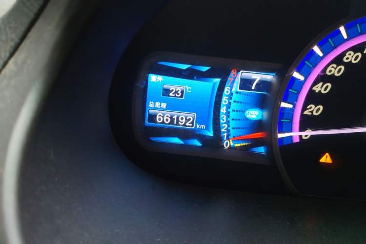 Used BYD S6 2014 2.0L Manual Luxury 5-Seater Odometer Close Up