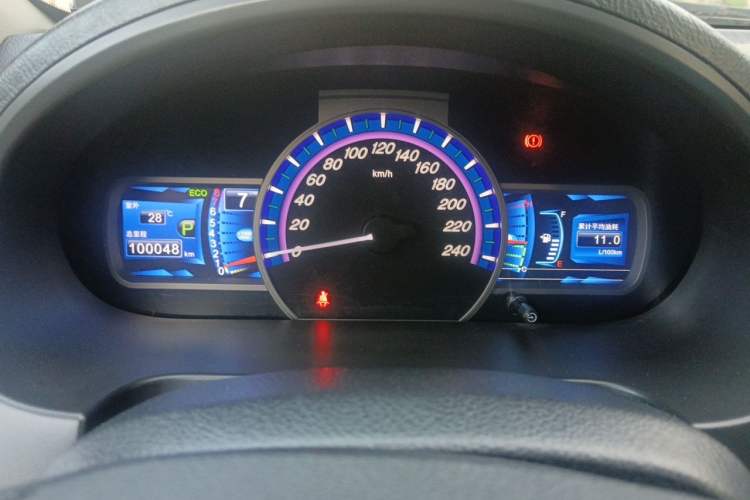 Used BYD S6 2014 2.4L Automatic Luxury Version 5 Seats Odometer Close Up