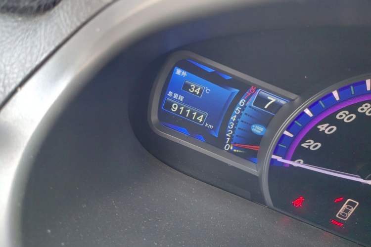 Used BYD S6 2014 2.0L Manual Luxury 5-Seater Odometer Close Up