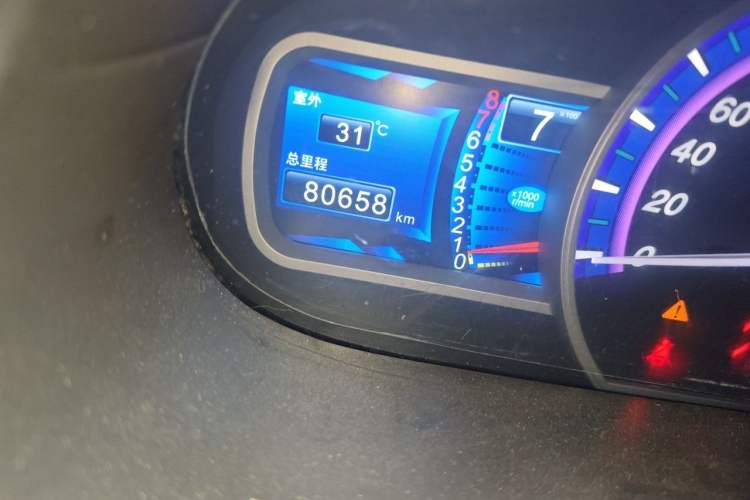 Used BYD S6 2014 2.0L Manual Luxury 5-Seater Odometer Close Up