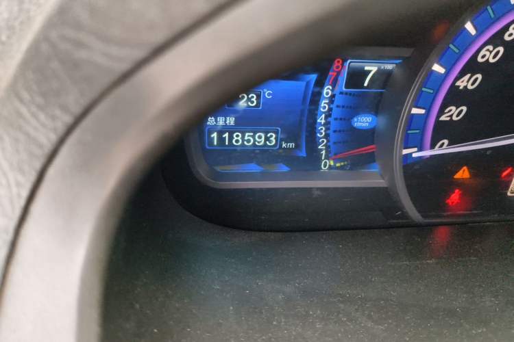 Used BYD S6 2014 2.0L Manual Luxury 5-Seater Odometer Close Up