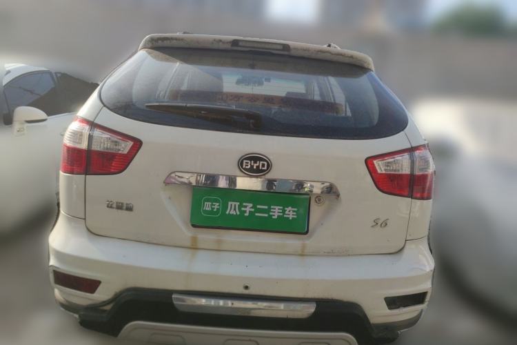 Used BYD S6 2014 2.0L Manual Luxury 5-Seater Rear