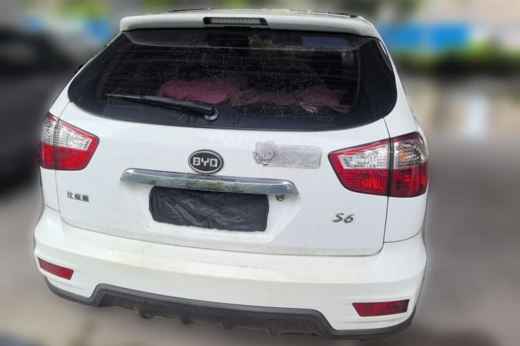 Used BYD S6 2014 2.0L Manual Luxury 5-Seater Rear