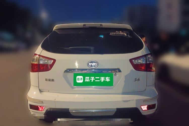 Used BYD S6 2014 2.0L Manual Luxury 7-Seater Rear
