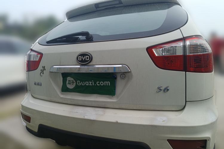 Used BYD S6 2014 2.0L Manual Luxury 5-Seater Rear