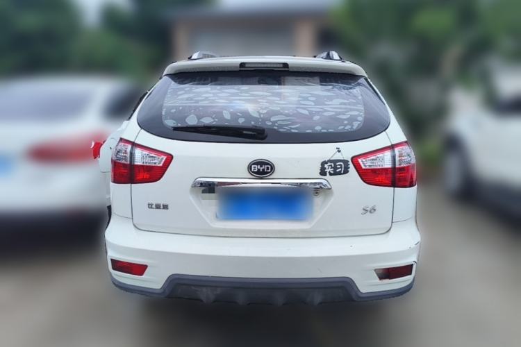 Used BYD S6 2014 2.0L Manual Luxury 5-Seater Rear
