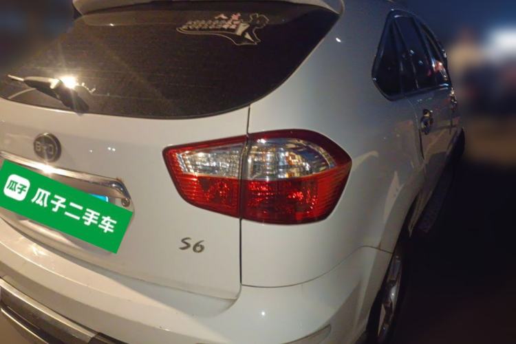 Used BYD S6 2014 2.0L Manual Luxury 7-Seater Rear Right 45 Deg