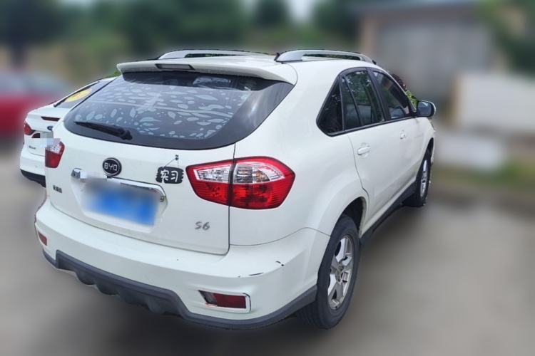 Used BYD S6 2014 2.0L Manual Luxury 5-Seater Rear Right 45 Deg