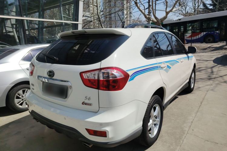 Used BYD S6 2014 2.4L Automatic Prestige 5-Seater Rear Right 45 Deg