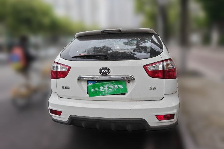Used BYD S6 2014 2.0L Manual Luxury 5-Seater Rear