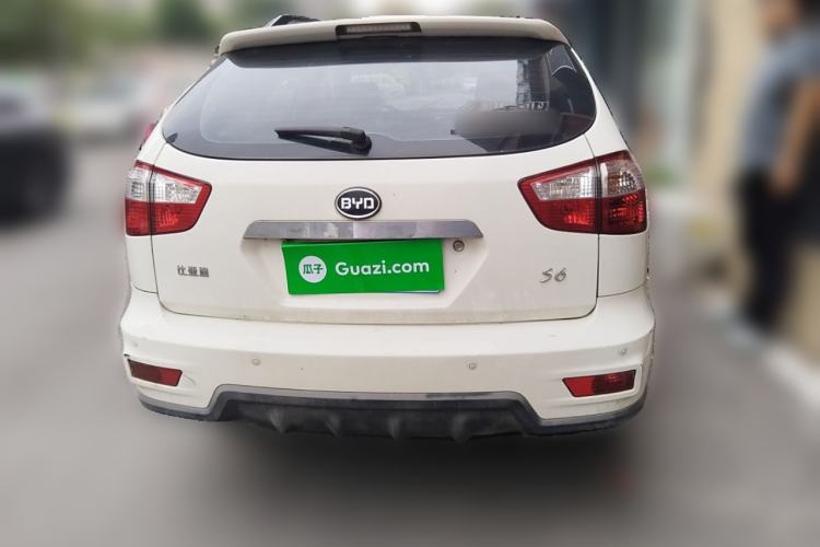 Used BYD S6 2014 2.0L Manual Luxury 5-Seater Rear