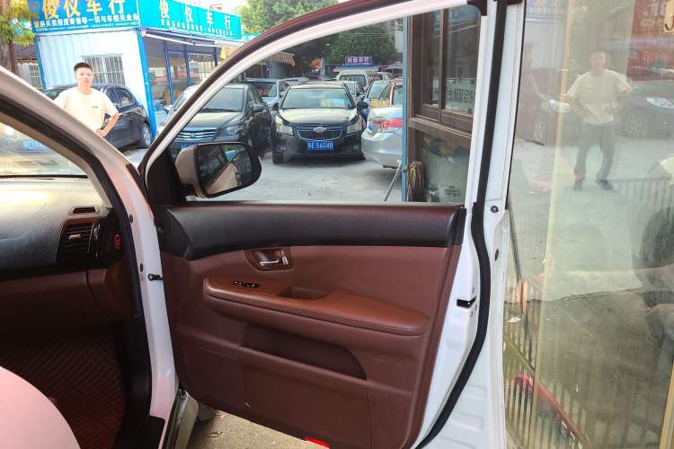 Used BYD S6 2014 2.0L Manual Luxury 5-Seater Right Front Door Interior
