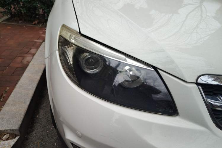 Used BYD S6 2014 2.0L Manual Luxury 5-Seater Right Front Headlight