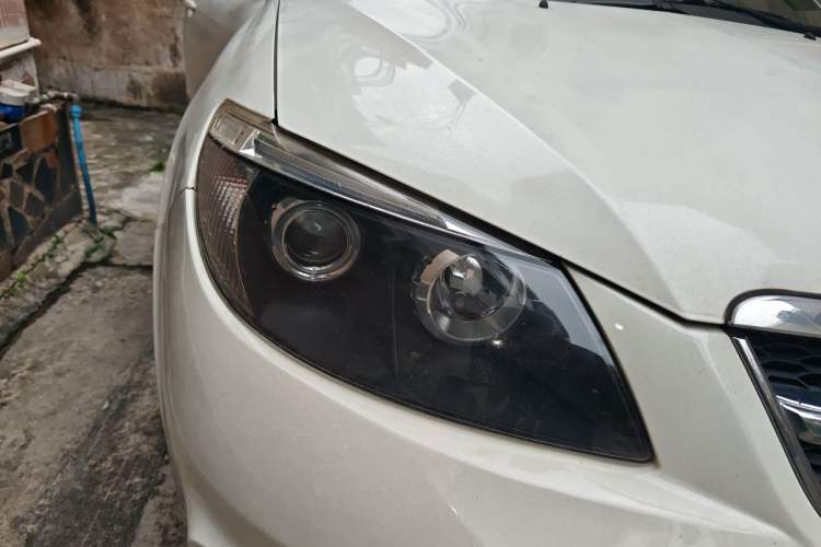 Used BYD S6 2014 2.0L Manual Luxury 5-Seater Right Front Headlight