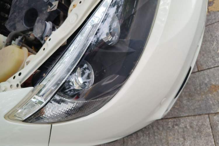 Used BYD S6 2014 1.5TI Manual Luxury 5-Seater Right Front Headlight