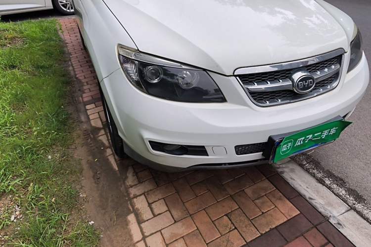 Used BYD S6 2014 2.0L Manual Luxury 5-Seater Right Front Headlight