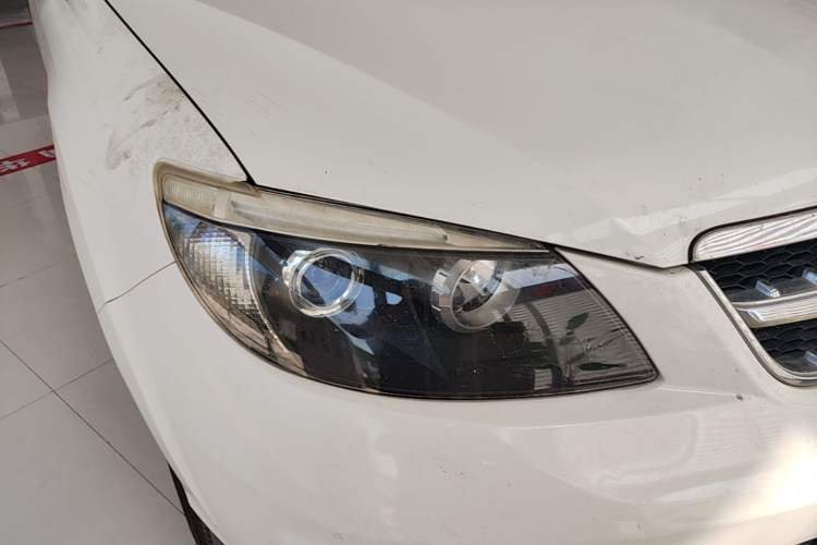 Used BYD S6 2014 2.0L Manual Luxury 5-Seater Right Front Headlight