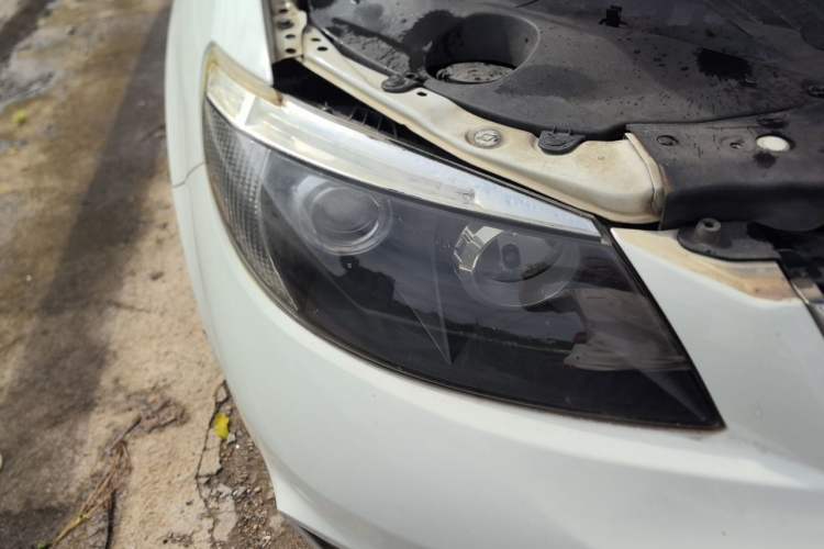 Used BYD S6 2014 2.0L Manual Luxury 5-Seater Right Front Headlight