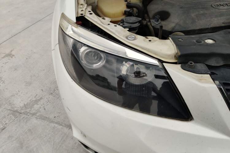 Used BYD S6 2014 1.5TI Manual Luxury 5-Seater Right Front Headlight