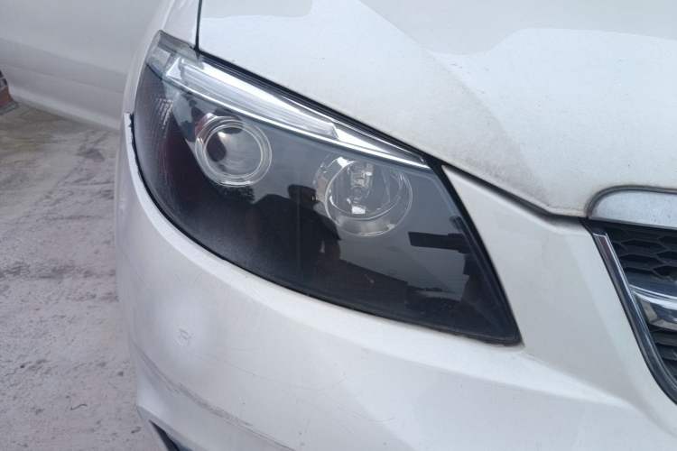 Used BYD S6 2014 2.0L Manual Luxury 5-Seater Right Front Headlight