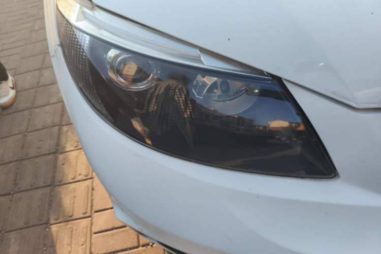 Used BYD S6 2014 2.0L Manual Luxury 5-Seater Right Front Headlight