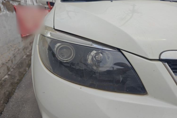 Used BYD S6 2014 2.0L Manual Luxury 5-Seater Right Front Headlight