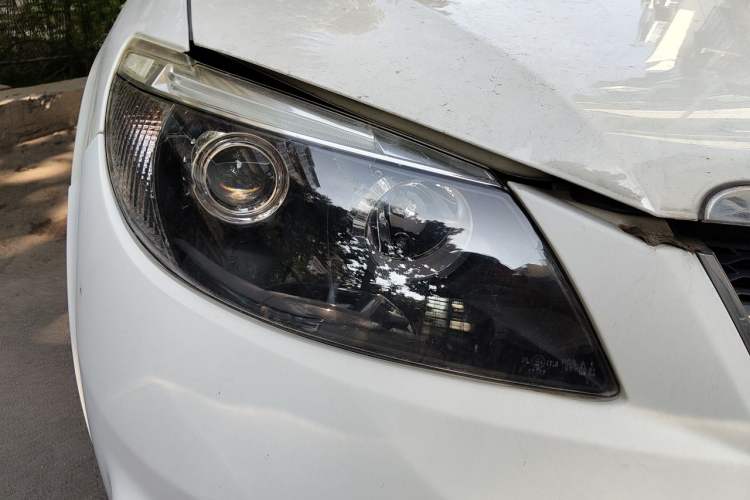 Used BYD S6 2014 2.0L Manual Luxury 5-Seater Right Front Headlight