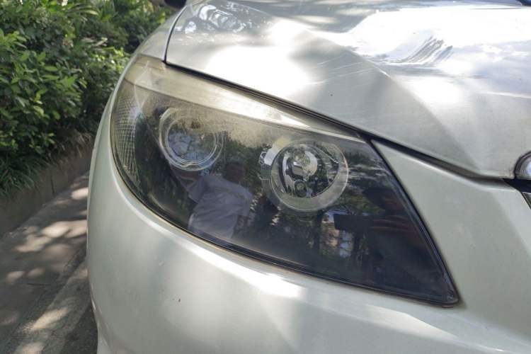 Used BYD S6 2014 2.0L Manual Luxury 5-Seater Right Front Headlight
