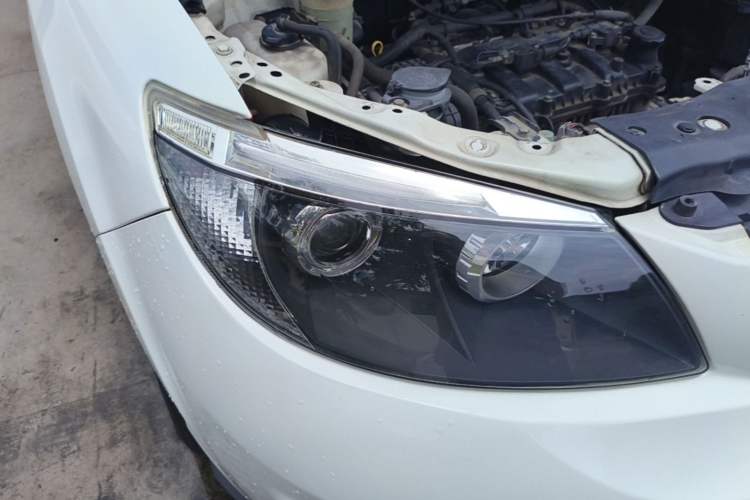 Used BYD S6 2014 2.0L Manual Luxury 5-Seater Right Front Headlight