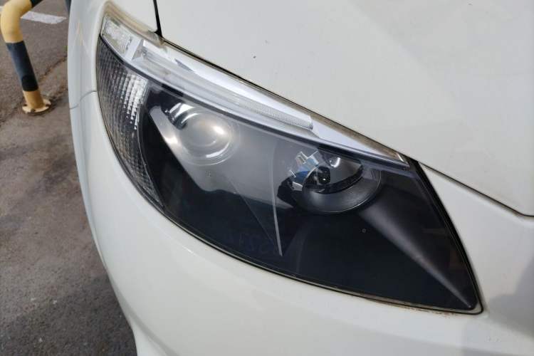 Used BYD S6 2014 2.0L Manual Luxury 5-Seater Right Front Headlight
