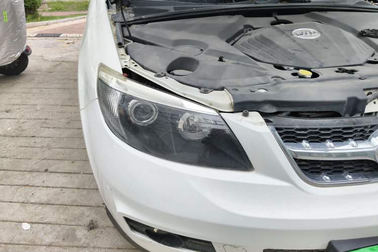 Used BYD S6 2014 2.0L Manual Luxury 5-Seater Right Front Headlight